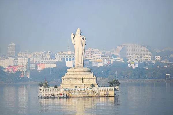 bad smell at hussain sagar - Sakshi