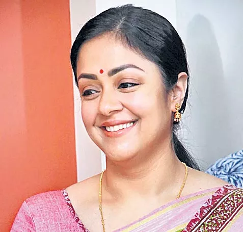 jyothika kaatrin mozhi release postponed - Sakshi