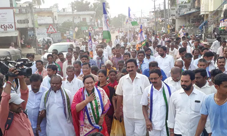 Reddy Shanthi Padayatra Support to Praja Sankalpa Yatra - Sakshi