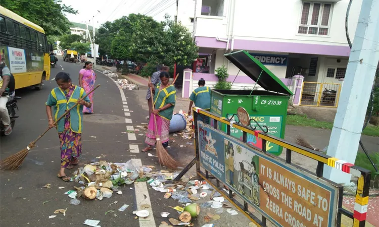 Sanitation workers Strike In Visakhapatnam - Sakshi