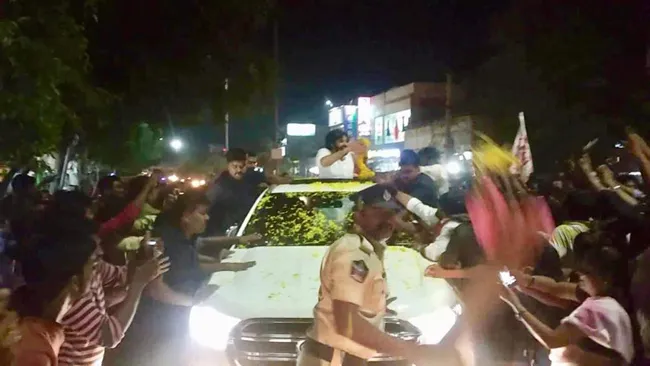 Young Man climbed Onto Pawan Kalyan Car - Sakshi