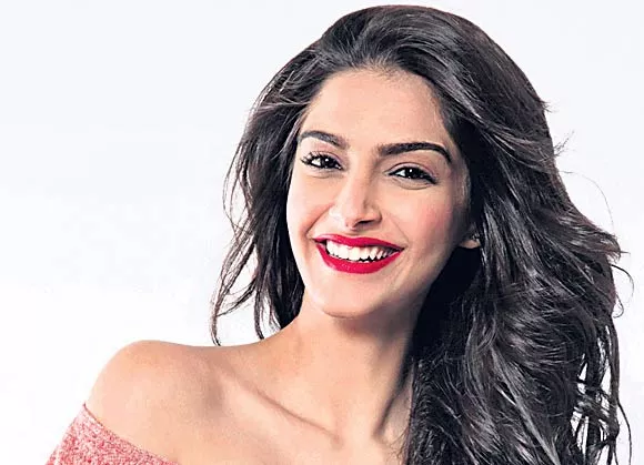 Sonam Kapoor decides to go off Twitter - Sakshi