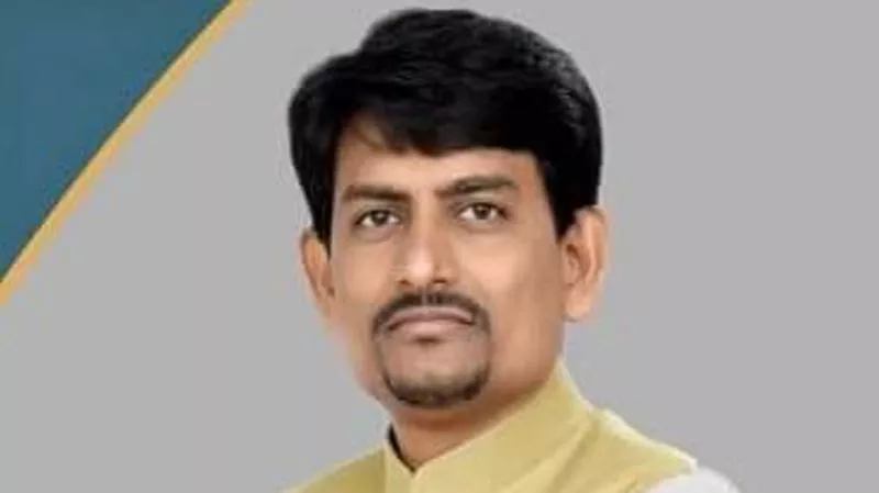 MLA Alpesh Thakor Says All Indians Safe In Gujarath - Sakshi