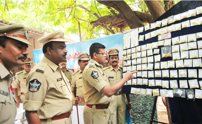 Tirupati Police Catched Thiefs In 7 Hours - Sakshi