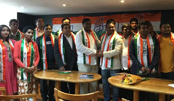 Nris Joind in Congress party in London - Sakshi