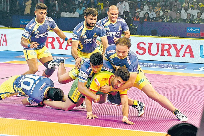 Pro Kabaddi League 2018, Tamil Thalaivas beat Patna Pirates - Sakshi