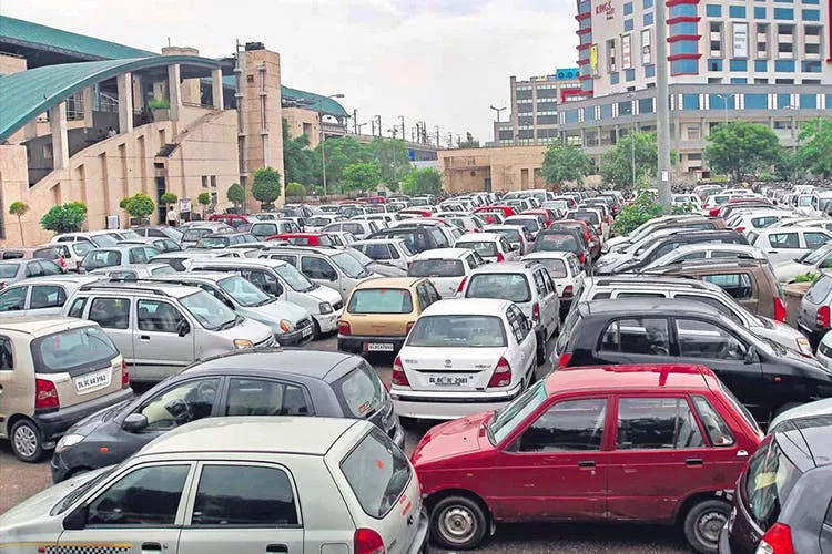 Old Diesel Cars To Be Seized From Homes, Public Parking Places In Delhi - Sakshi