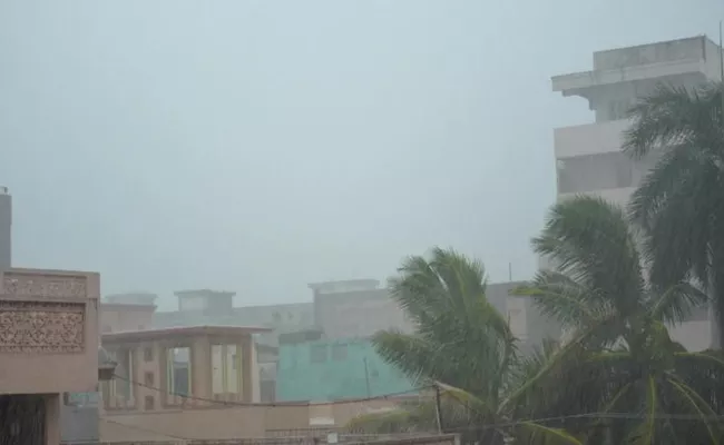 Heavy Rains In North Andhra Coastal Area Warns Weather Forecasts - Sakshi