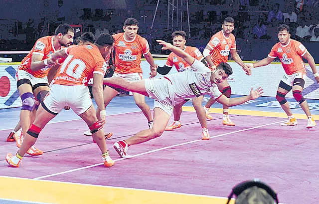  Pro Kabaddi League 2018:Pune beat Haryana  - Sakshi