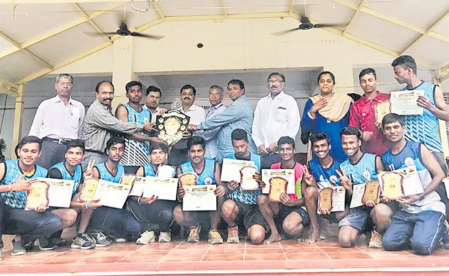 GCPE Team won Kho Kho Title - Sakshi