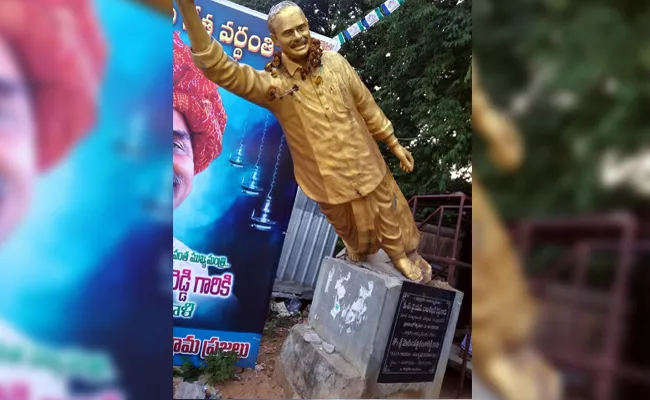 TDP Activist Trying YSR Statue Damage In Chittoor - Sakshi