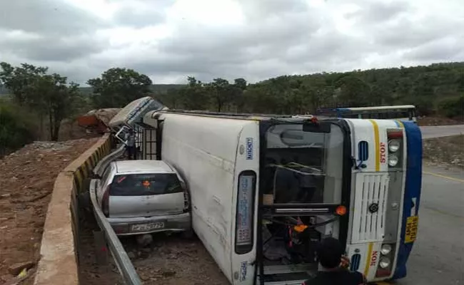 Accident At Guvvala Cheruvu In YSR District - Sakshi