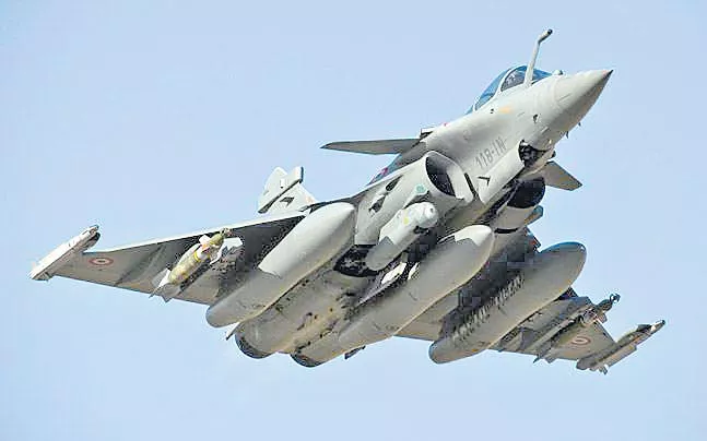 Supreme Court asks Centre for details on Rafale pricing in sealed cover - Sakshi