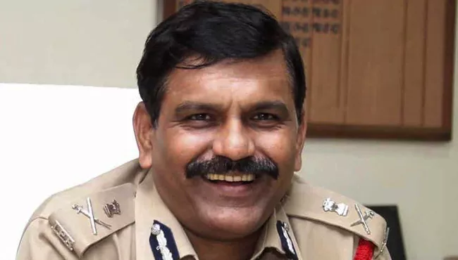 Why Mannem Nageswararao chosen as CBI Director - Sakshi