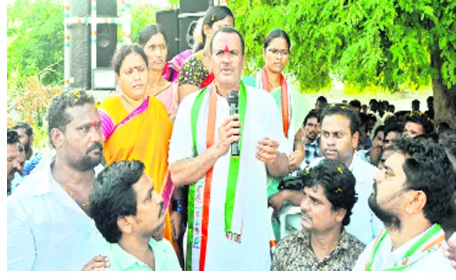 Congress Leader Komat Reddy Venkat Reddy Campaign In Nalgonda - Sakshi