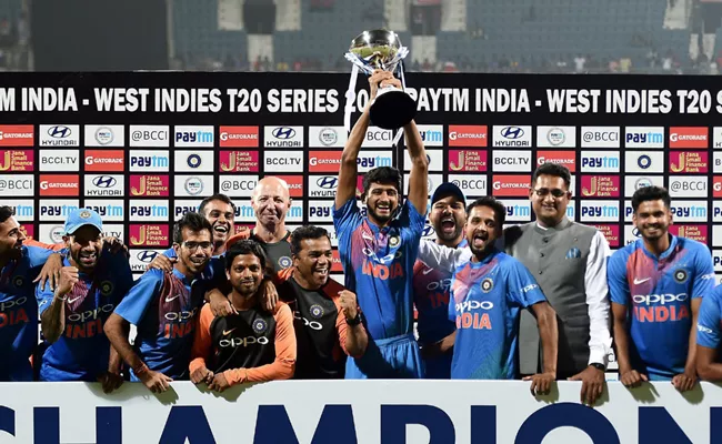 India beat West Indies by 6 wickets in 3rd T20 - Sakshi