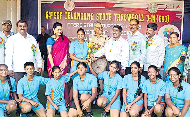 Hyderabad Teams get Third Place in Throwball Championship - Sakshi