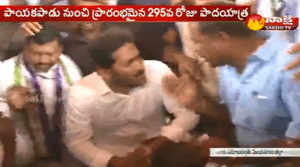 Blacksmith Farmers Meet YS Jagan In Praja Sankalpa Yatra - Sakshi