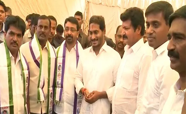 Konda Sidharth Joins In YSR Congress Party - Sakshi