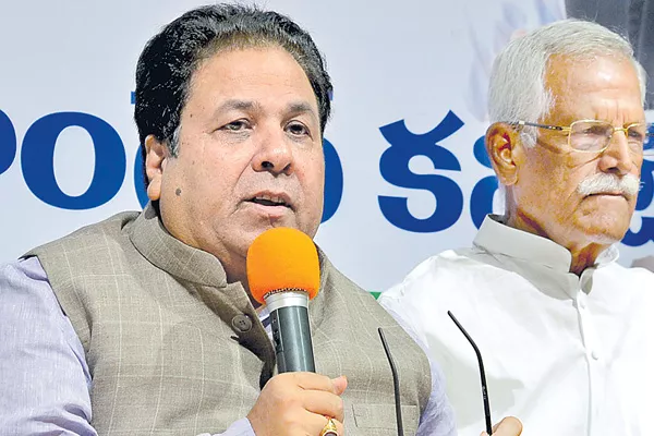 Rajiv shukla fires on kcr - Sakshi