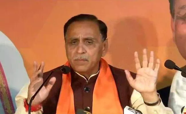 Gujarat farmer attempts suicide in front of Vijay Rupani - Sakshi