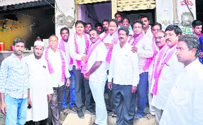 Trs LeadersCanvass In Nalgonda - Sakshi