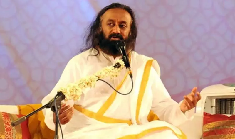 Muslim litigants back Sri Sri Ravi Shankar’s efforts for out of court settlement - Sakshi