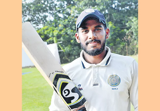 Hyderabad Opener Pradeepuri Akshath Reddy On the second day in the Ranji match - Sakshi