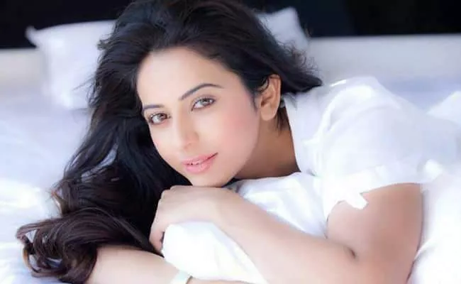 Rakul Preet Will Be Seen With Siddharth Malhotra in Marjaavaan - Sakshi