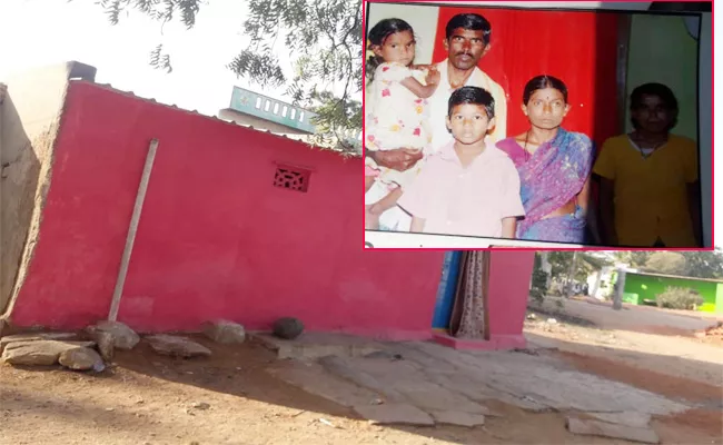 Mother And Child Dead In House Roof Collapsed Anantapur - Sakshi