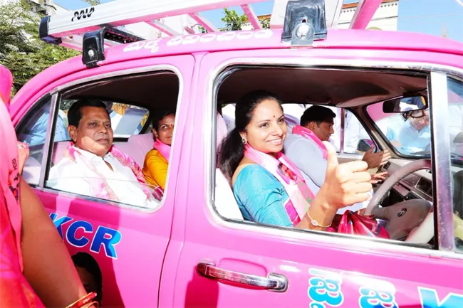 TRS MP Kalvakuntla Kavitha Drive Car In Nizamabad - Sakshi