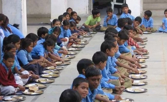 midday Meal Scheme Stopped in Model Schools Chittoor - Sakshi