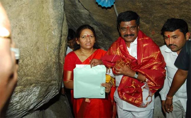 God Narasimha Swamy Blessing Of Election Nomination - Sakshi