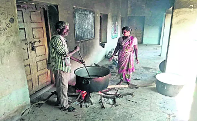  Non Sanction Of Mid Day Meal IN Agency Area Of Nalgonda - Sakshi