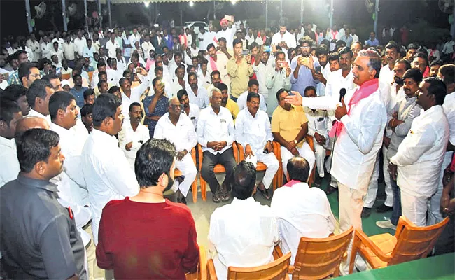 Rarish Rao Faire To Sunitha Reddy At Gajwel - Sakshi