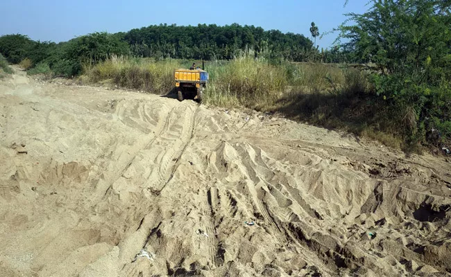 Illegal Transporting Of Mulavaagu Sand - Sakshi