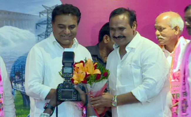 Bollam Mallaiah Yadav Join In TRS - Sakshi