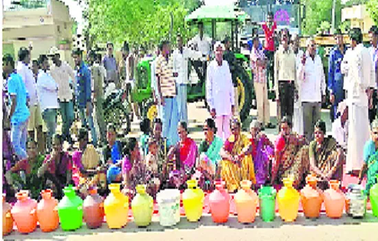 Water Crisis Strike Nancharla Villagers,Mahabubnagar - Sakshi