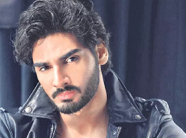 Suniel Shetty's son Ahan to debut in Hindi remake of RX 100 - Sakshi