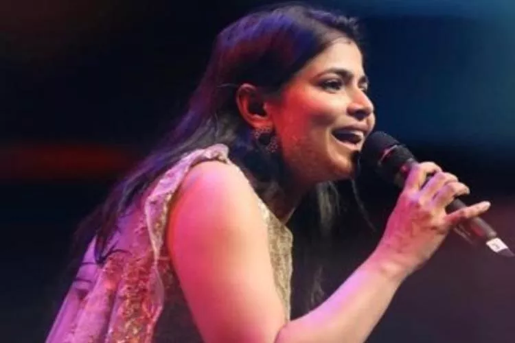 Me Too Singer Chinmayi Tamil dubbing union membership axed - Sakshi