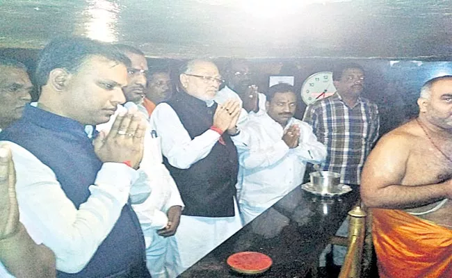 PM Narendra Modi Brother Prahlad Modi Visit Ananthapadmanabha Temple - Sakshi