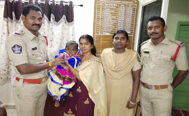 Mother Leavs Girl Child In Simhagiri Appanna Temple Visakhapatnam - Sakshi