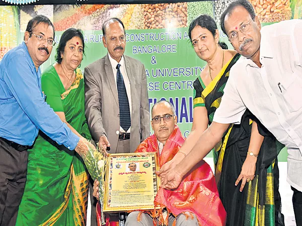 Agricultural Award to Sakshi Journalist Panthangi Rambabu