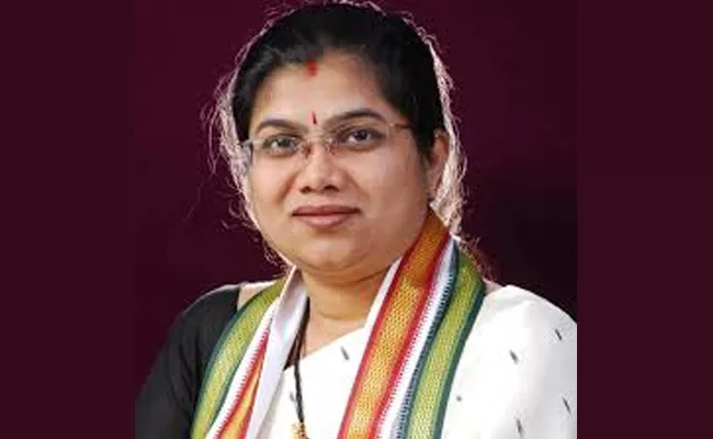 Congress Leader Palvai Sravanthi Comments Over Munugodu Ticket Issue - Sakshi