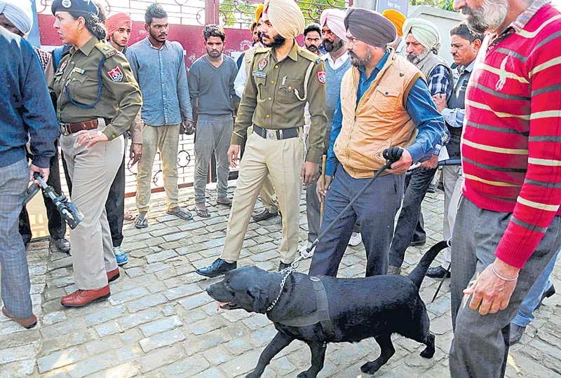 3 killed in grenade attack in Amritsar - Sakshi