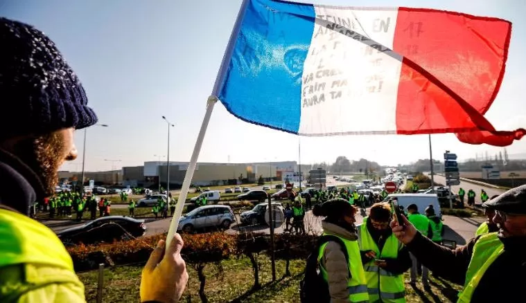 Protests over spiraling French fuel prices leave 1 dead, dozens injured - Sakshi