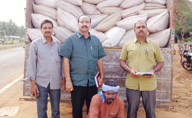 Vigilance Officials Stops Rations Rice Smuggling West Godavari - Sakshi