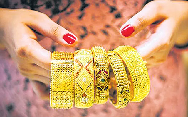 Gold prices today rise to 6-year high but silver edges lower - Sakshi