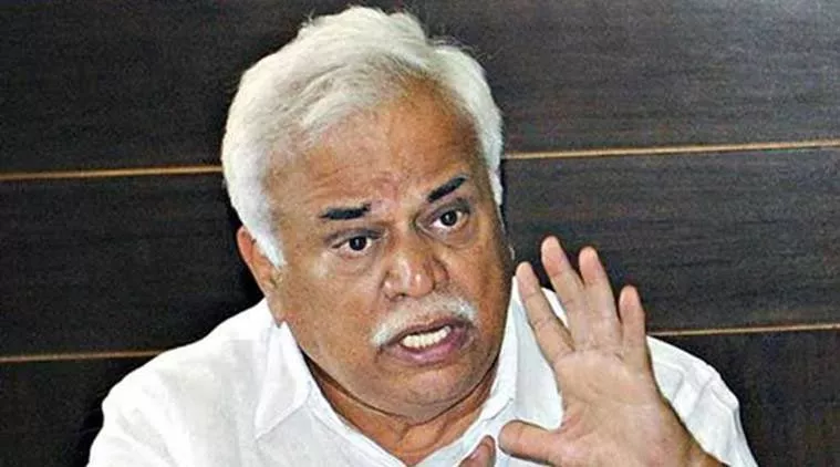 Karnataka minister RV Deshpande throws sports kits at athletes - Sakshi