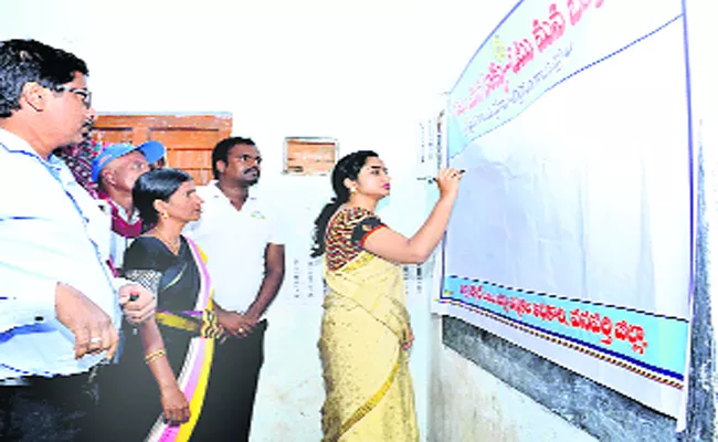 Voters Awareness In Wanaparty - Sakshi